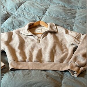 Abercrombie & Fitch cropped quarter zip up. Like new. Size XS